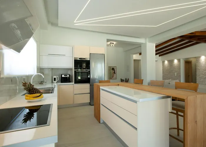 Vila Aurora Blue With Private Pool - Just Tens Of Meters From The Sea - By Posarellivillas