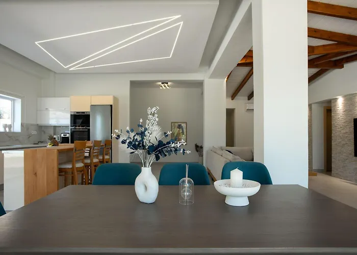 Aurora Blue With Private Pool - Just Tens Of Meters From The Sea - By Posarellivillas Vila *