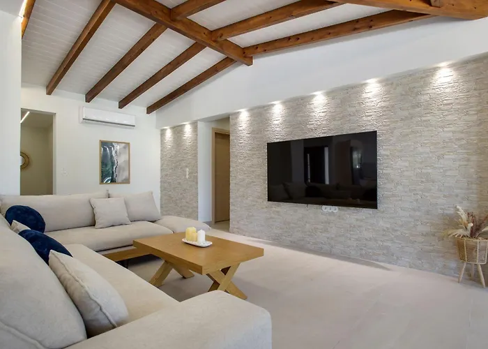 Aurora Blue With Private Pool - Just Tens Of Meters From The Sea - By Posarellivillas Vila *