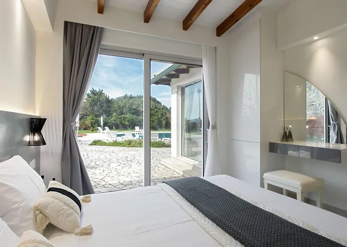 Vila Aurora Blue With Private Pool - Just Tens Of Meters From The Sea - By Posarellivillas *