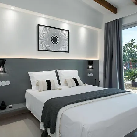 Villa Aurora Blue With Private Pool - Just Tens Of Meters From The Sea - By Posarellivillas *